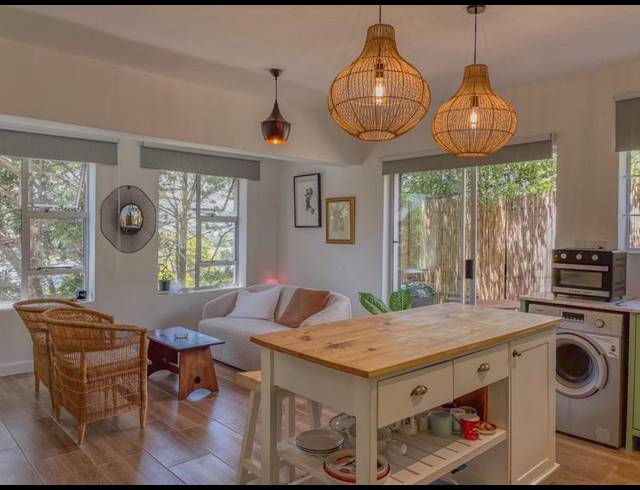 2 BEDROOM PROPERTY TO RENT IN HOUT BAY CENTRAL